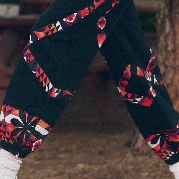 Free People joggers FP Movement Women's Snow Flow Black Combo small NEW - Picture 2 of 11